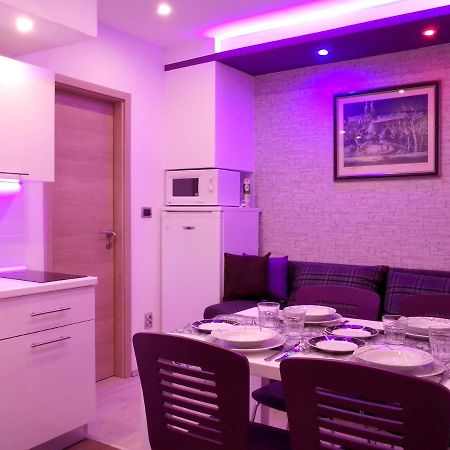 Purple & Apple Green Apartment สปลิท ภายนอก รูปภาพ