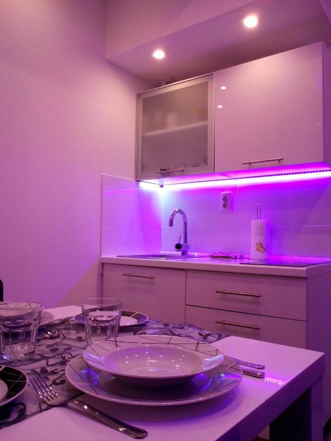 Purple & Apple Green Apartment สปลิท ภายนอก รูปภาพ