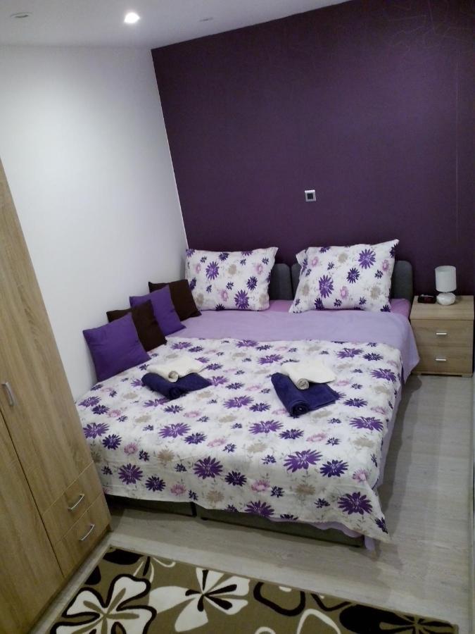 Purple & Apple Green Apartment สปลิท ภายนอก รูปภาพ