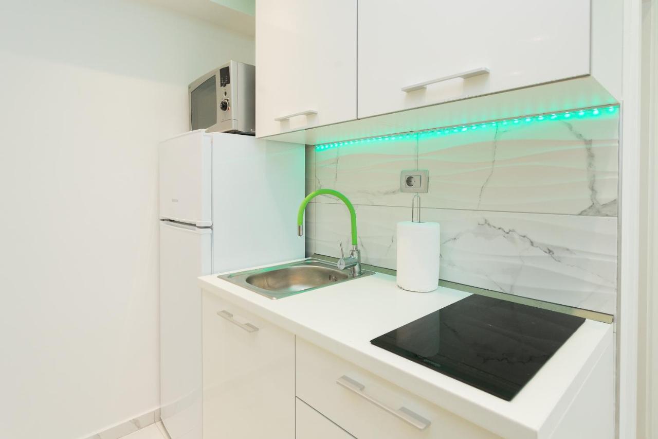 Purple & Apple Green Apartment สปลิท ภายนอก รูปภาพ
