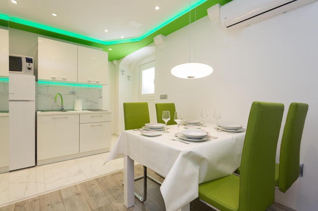 Purple & Apple Green Apartment สปลิท ภายนอก รูปภาพ