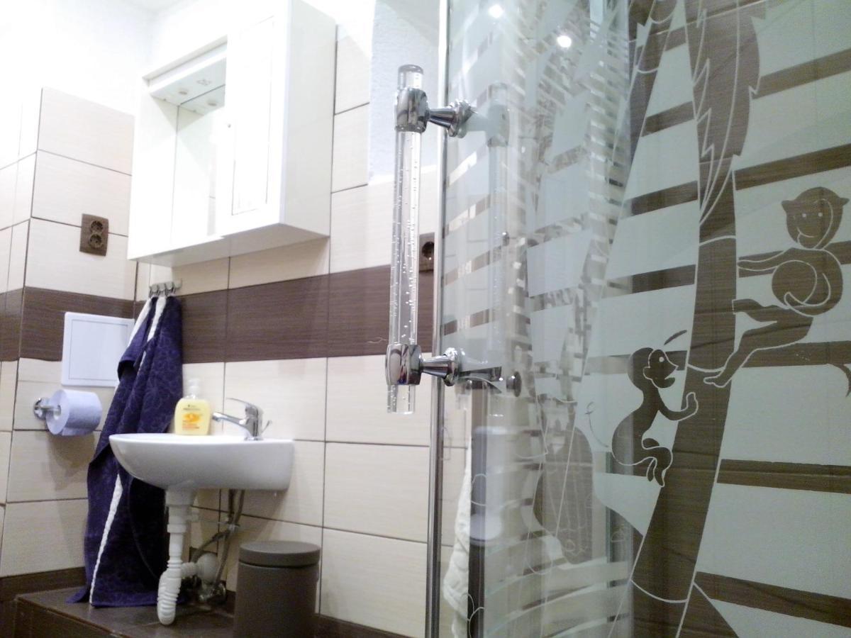 Purple & Apple Green Apartment สปลิท ภายนอก รูปภาพ