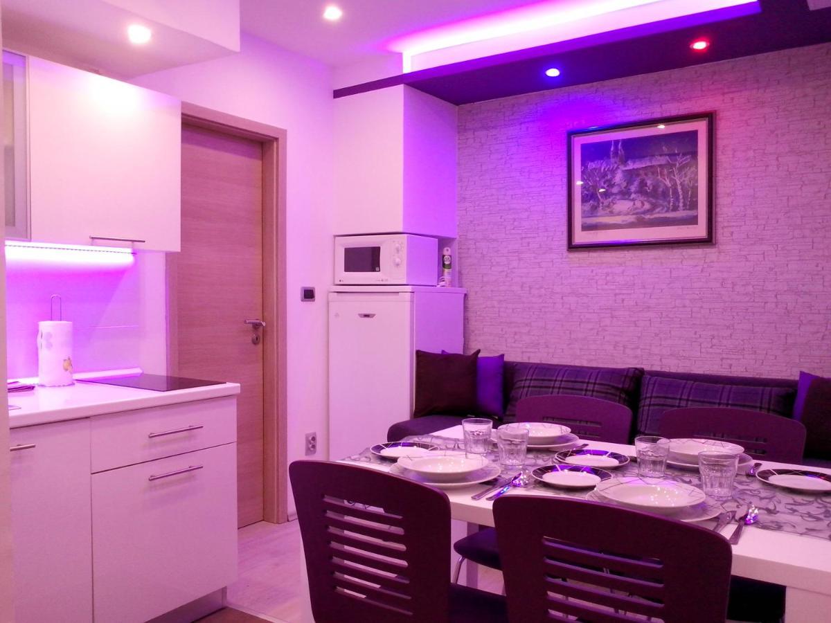 Purple & Apple Green Apartment สปลิท ภายนอก รูปภาพ